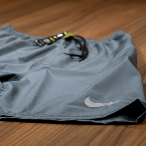 Short Masculino Nike Logo Refletivo com Bolso - Imagem 9