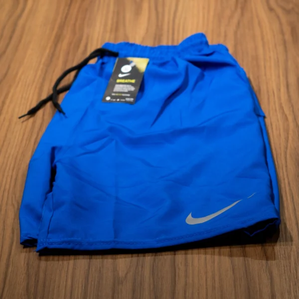 Short Masculino Nike Logo Refletivo com Bolso - Imagem 12