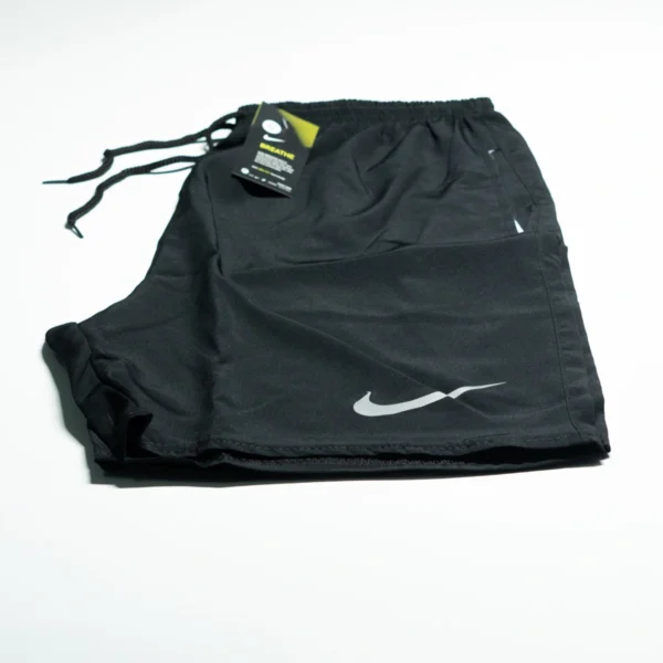 Short Masculino Nike Logo Refletivo com Bolso - Imagem 3