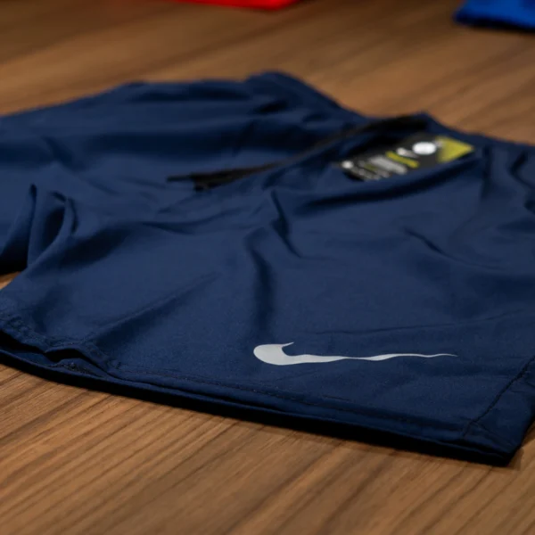 Short Masculino Nike Logo Refletivo com Bolso - Imagem 7
