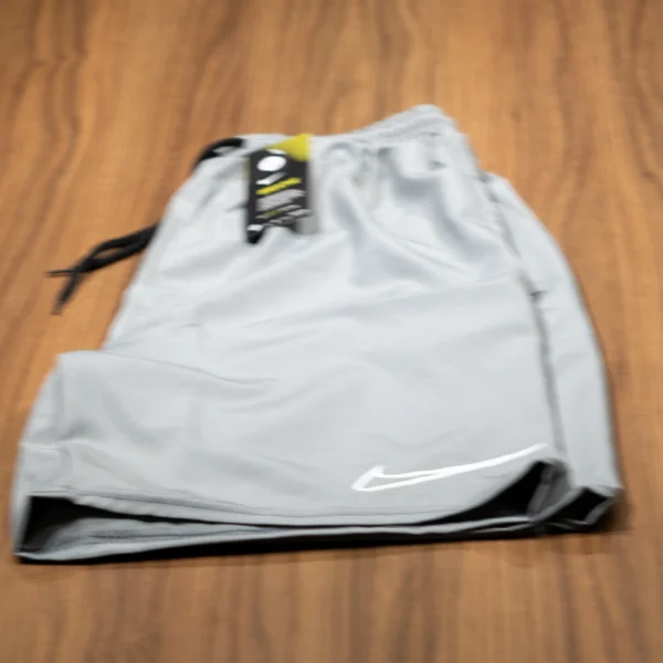 Short Masculino Nike Logo Refletivo com Bolso - Imagem 20