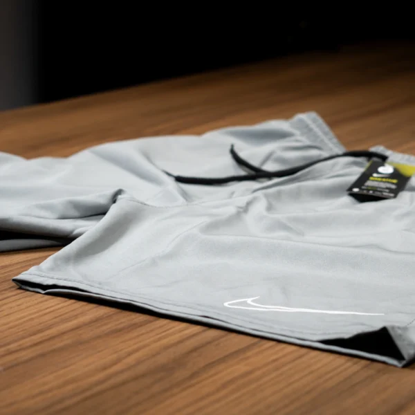 Short Masculino Nike Logo Refletivo com Bolso - Imagem 21